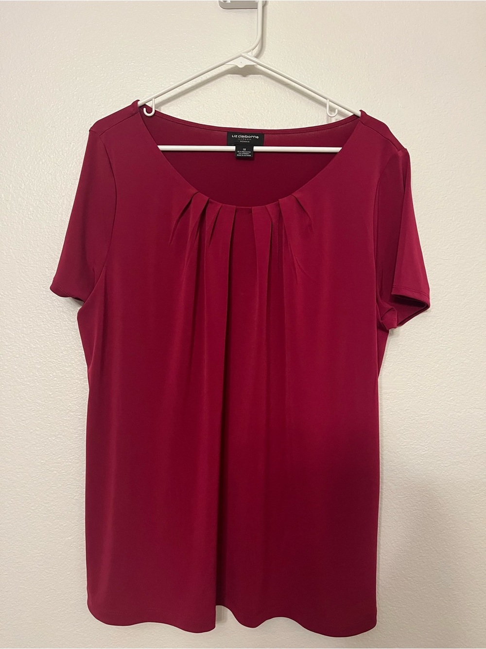 Liz Claiborne Burgundy Pleated Short Sleeve Scoop Neck Top